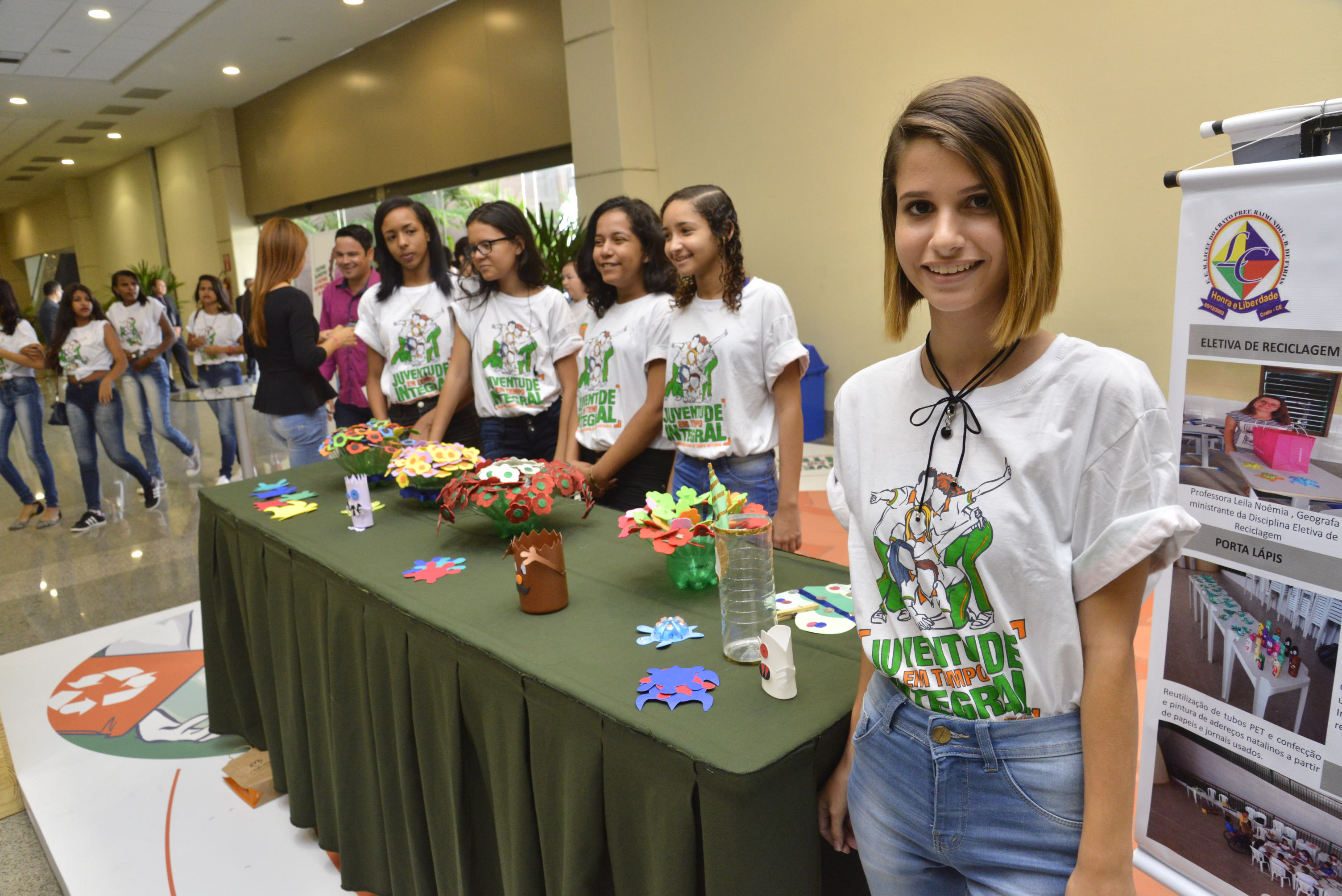 Estudante Lívia Macedo. Educação em tempo integral no Crato.