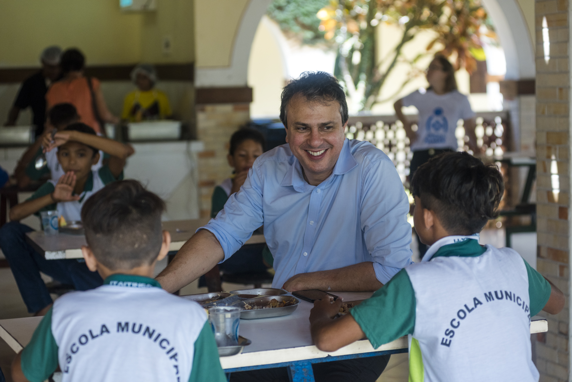 Durante a visita, o chefe do Executivo recebeu homenagem das crianças acolhidas e assinou Projeto de Lei que autoriza o repasse de R$ 1 milhão para a manutenção do espaço