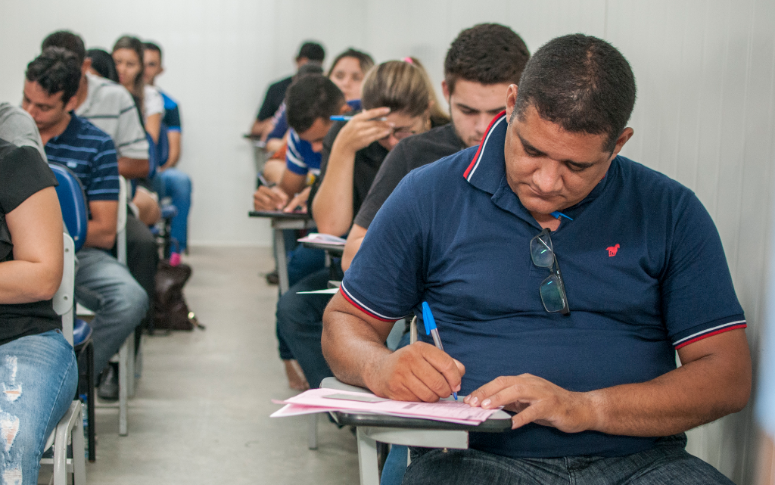 A Secretaria da Justiça e Cidadania do Estado, por meio do Instituto AOCP – instituição contratada para realizar o exame – divulgou hoje o resultado preliminar da prova objetiva do concurso para agente penitenciário