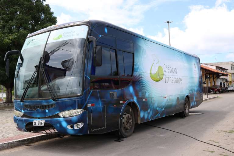 imagem do ônibus laboratório