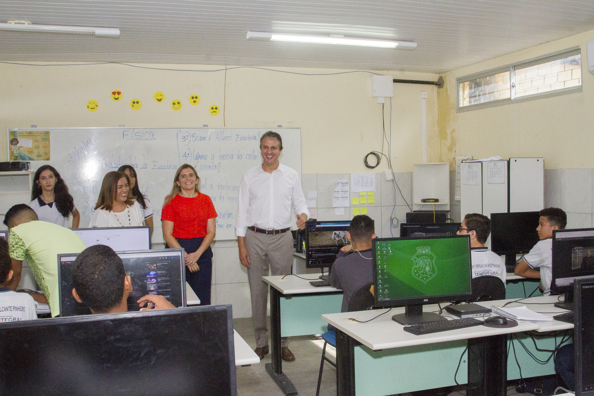 Governador sanciona lei que beneficia professores com o Piso Nacional do Magistério