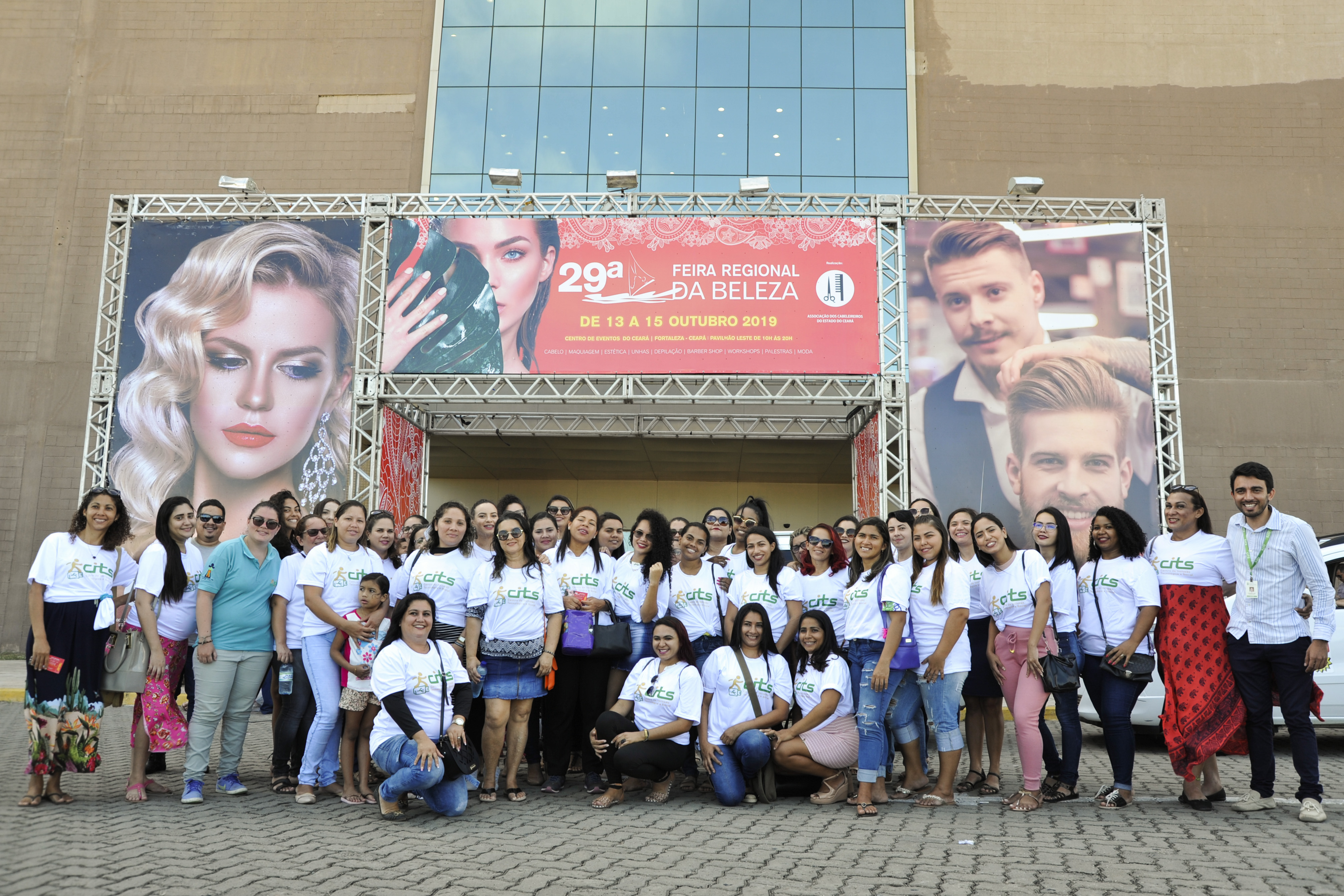 Alunas do CITS José Walter visitam Feira Regional da Beleza