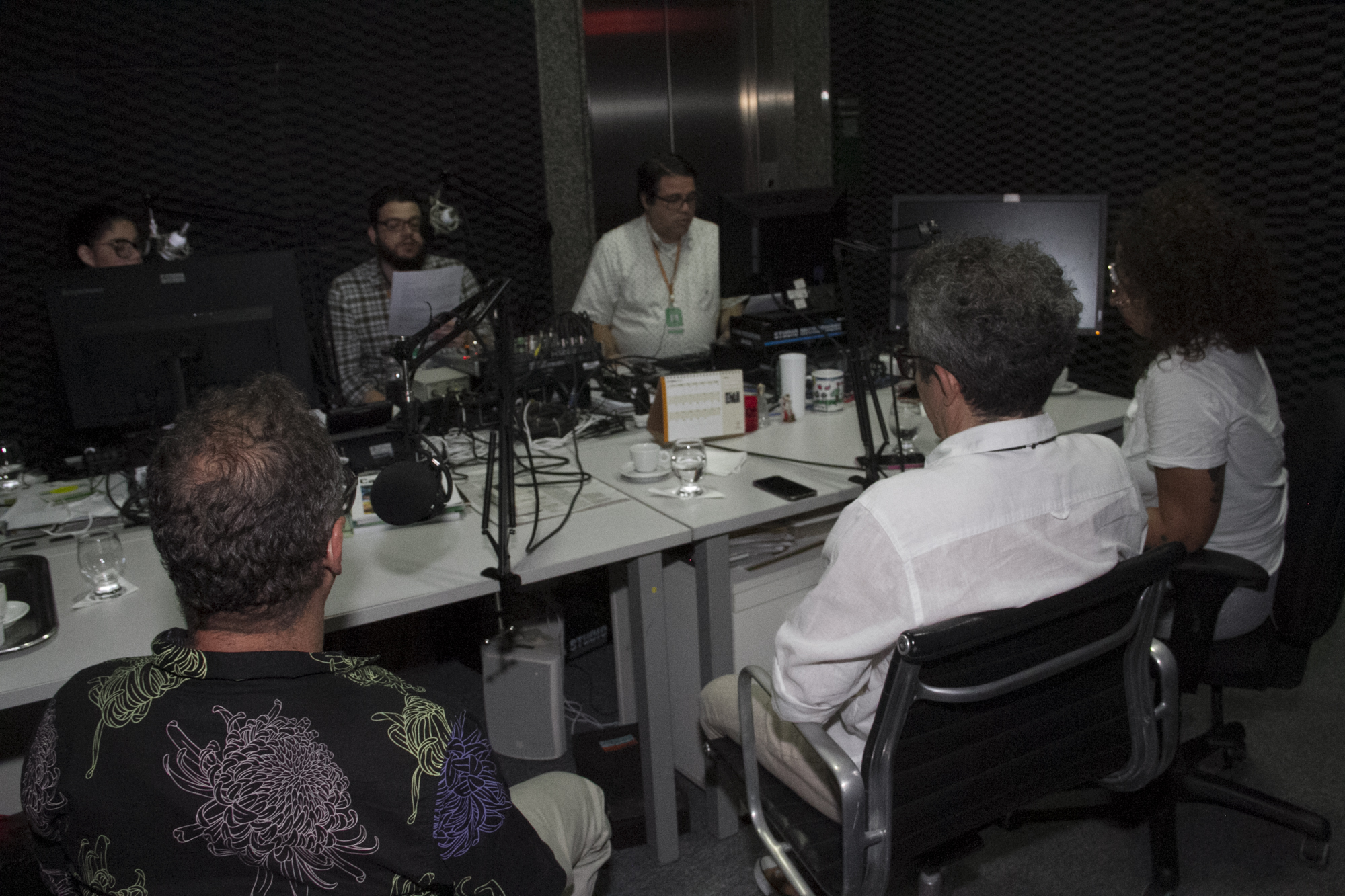 GRAVACAO DE PODCAST SOBRE CULTURA NO ESTUDIO DE RÁDIO DO PALACIO DA ABOLICAO; FOTO © CARLOS GIBAJA/ GOV DO CEARA;