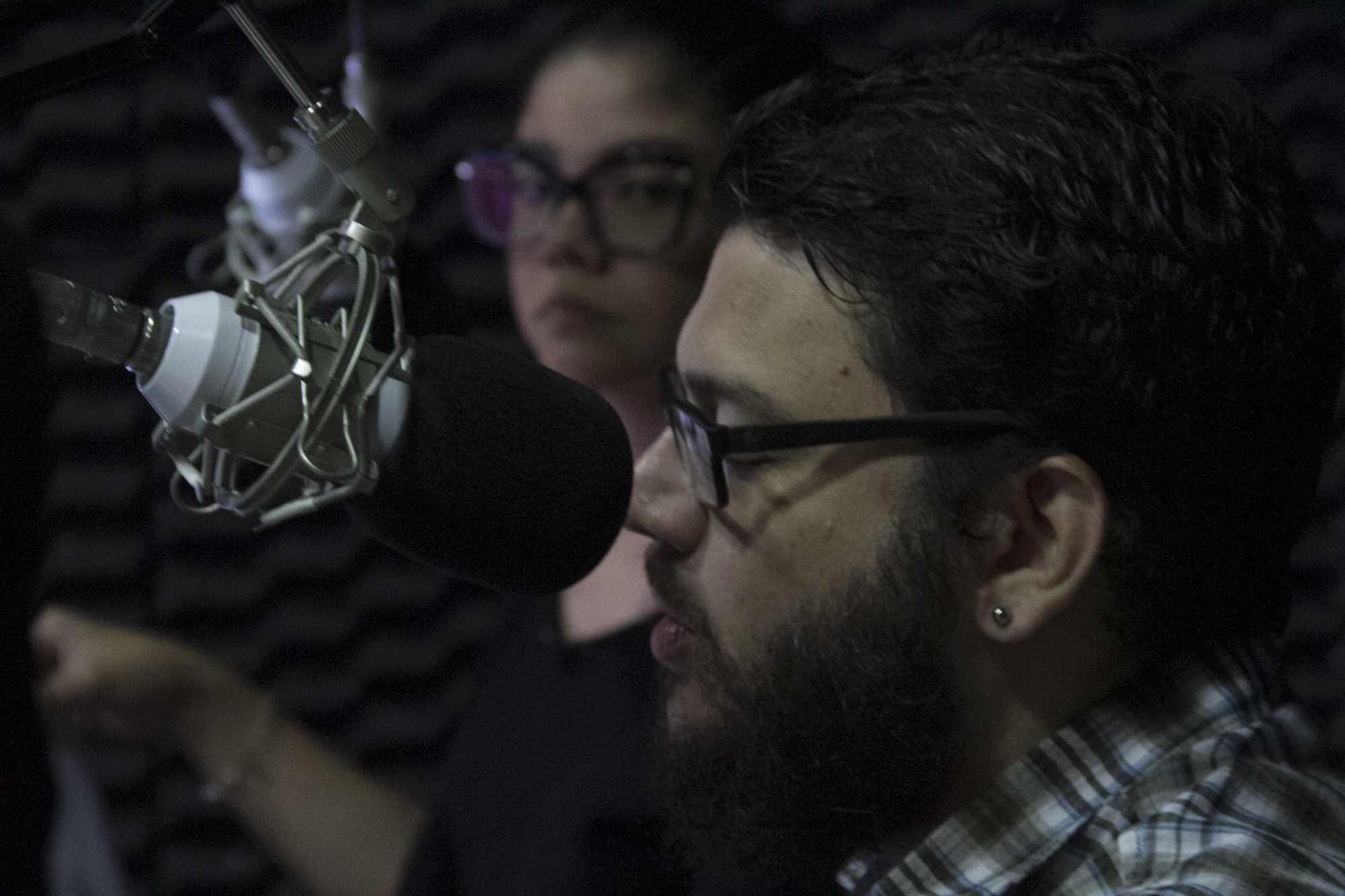 GRAVACAO DE PODCAST SOBRE CULTURA NO ESTUDIO DE RÁDIO DO PALACIO DA ABOLICAO; FOTO © CARLOS GIBAJA/ GOV DO CEARA;