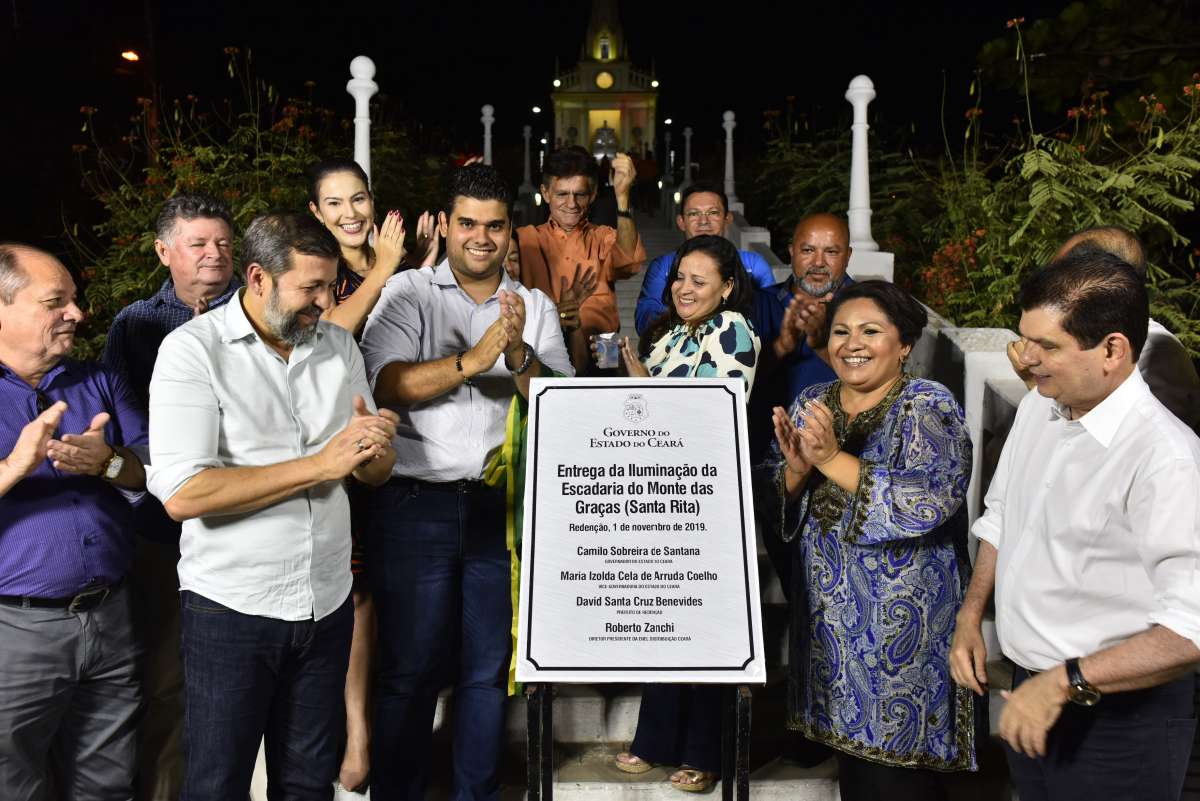 Governo do Ceará entrega iluminação da escadaria de Santa Rita