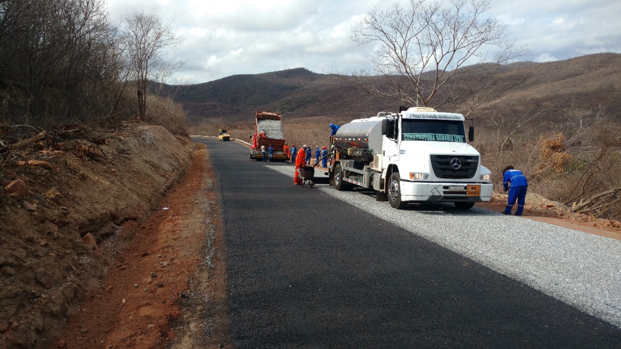 Restauração da CE-265 em Quixadá