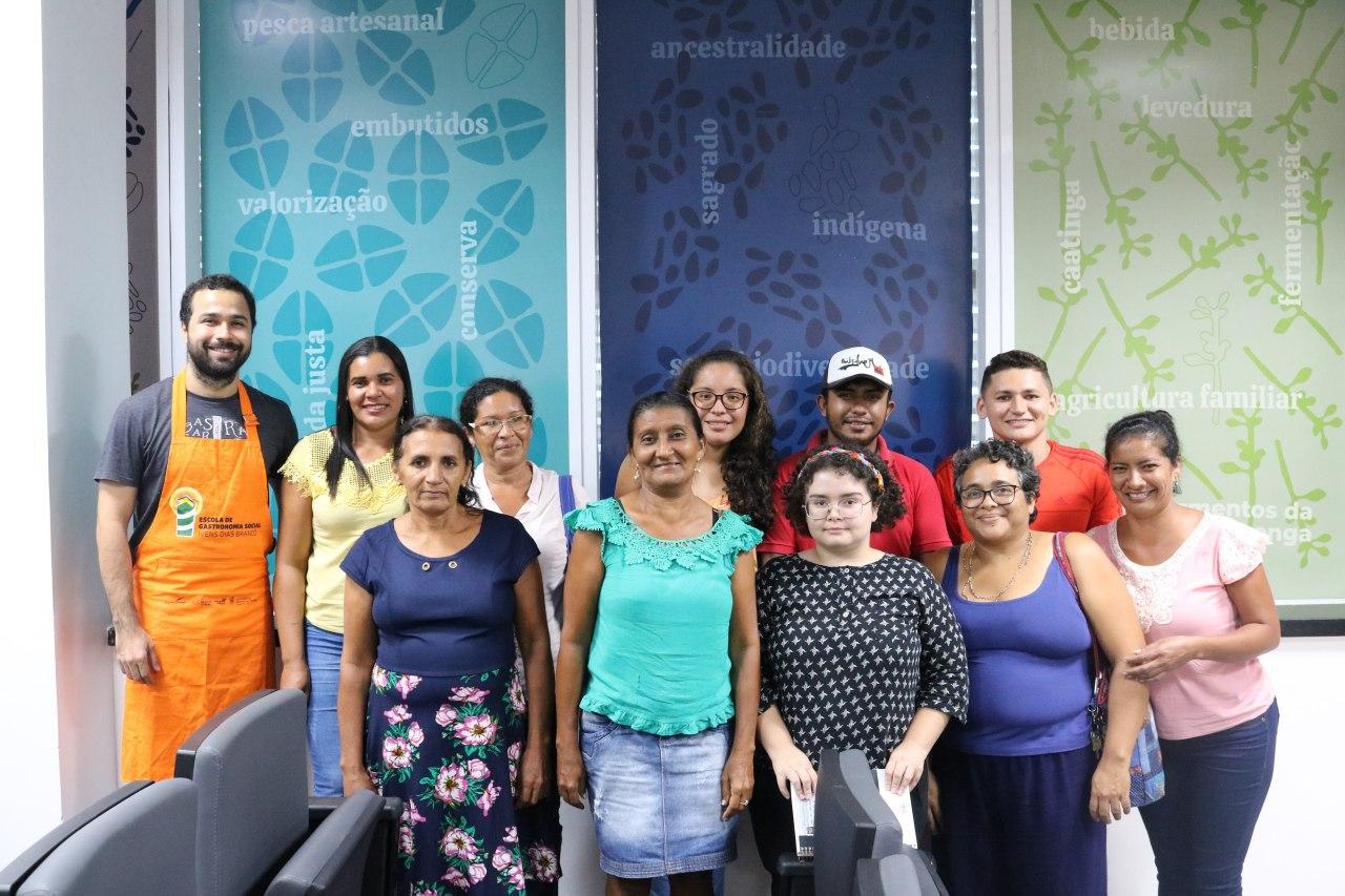 Pescadores participam de oficina na Escola de Gastronomia Social