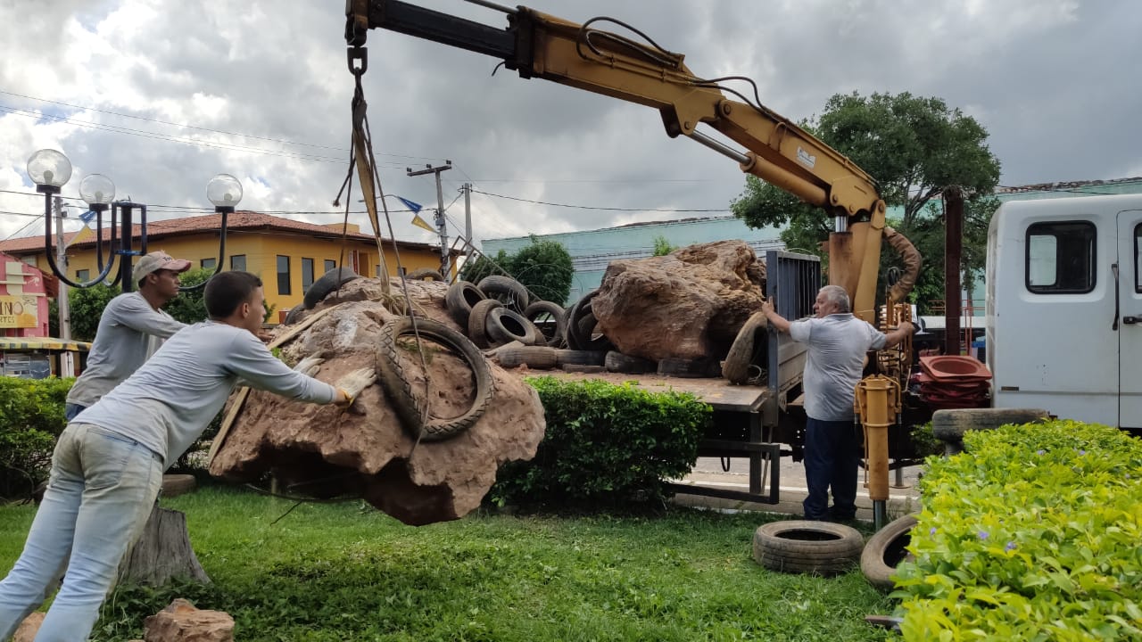 Resgate de tronco fóssil na Bacia do Araripe